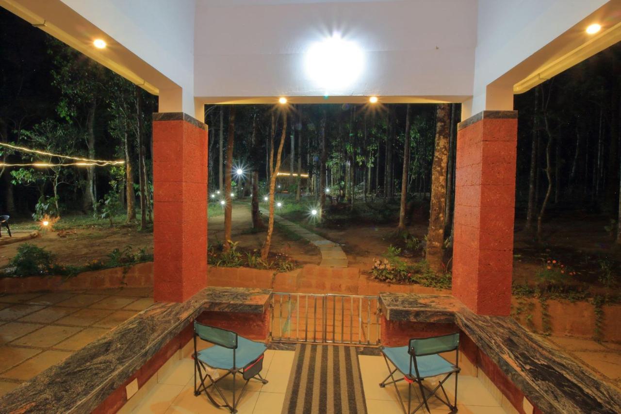 Tall Trees - Modern Forest Villa In Wayanad สุลต่านบาเทรี ภายนอก รูปภาพ